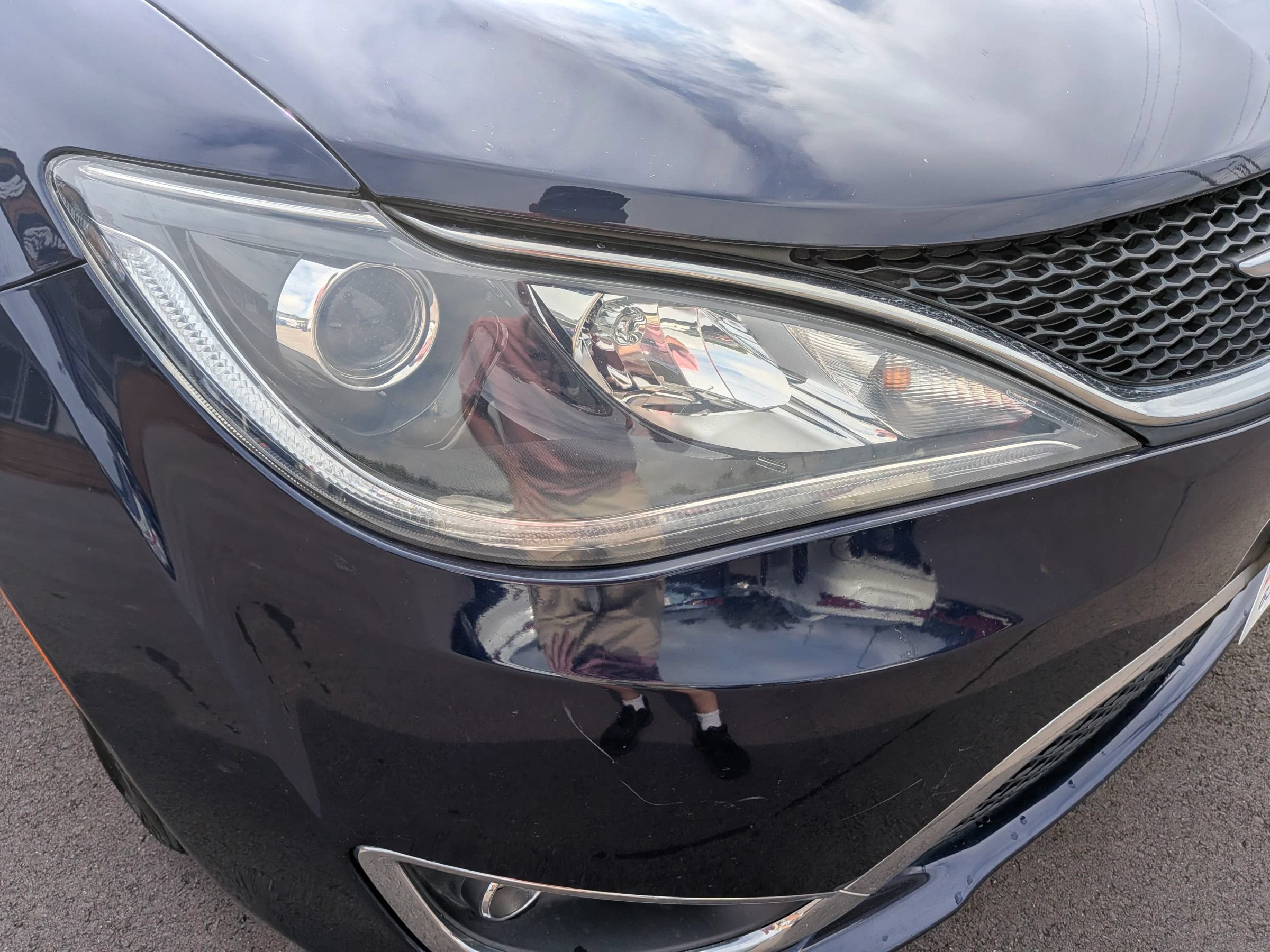 Used 2017 Chrysler Pacifica Touring-L w/ Tire & Wheel Group FWD image 12