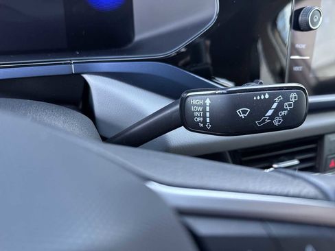 Used 2022 Volkswagen Taos SE image 24