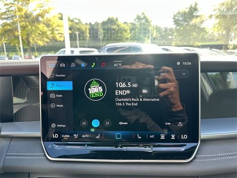 New 2025 Volkswagen Tiguan SE R-Line image 17