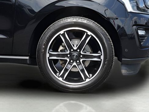 Certified 2021 Ford Expedition Limited AWD/4WD image 4