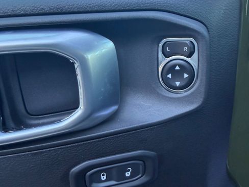 Used 2023 Jeep Gladiator Mojave w/ Cold Weather Group image 15