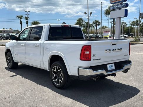 Used 2025 RAM 1500 Laramie AWD/4WD image 4
