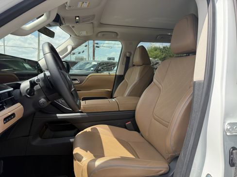 Certified 2025 INFINITI QX80 Luxe image 11