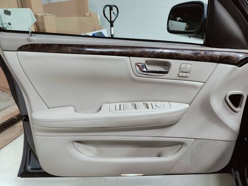 Used 2009 Cadillac DTS w/ Trunk Convenience Package FWD image 25