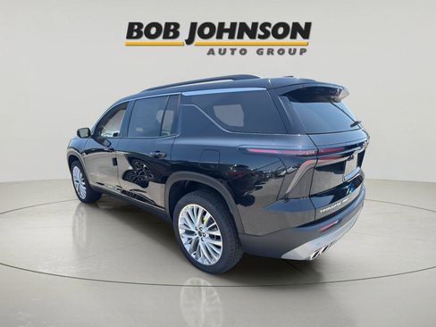 New 2025 Chevrolet Traverse LT image 3