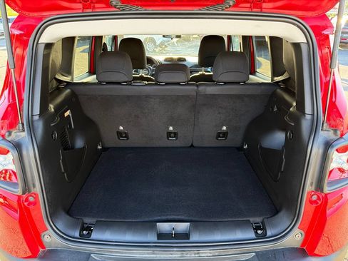 Used 2023 Jeep Renegade Latitude AWD/4WD image 18