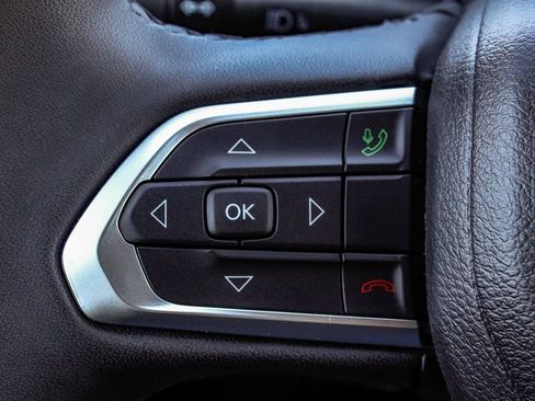 Used 2025 Jeep Compass Latitude w/ Sun & Sound Group image 28