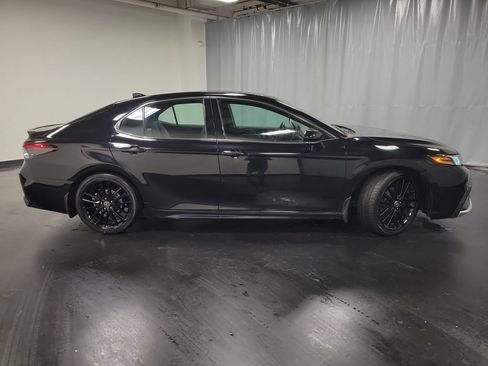 Used 2022 Toyota Camry XSE FWD image 9