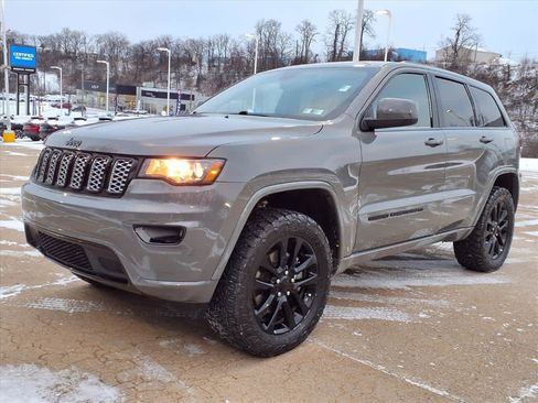 Used 2022 Jeep Grand Cherokee Laredo X image 4