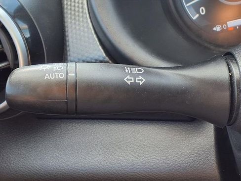 Used 2021 Nissan Kicks SV image 12