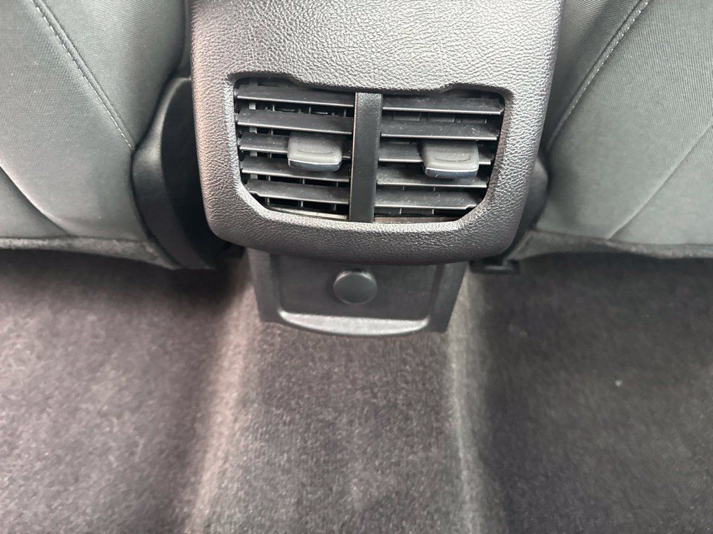 Used 2020 Ford Fusion SE FWD image 24