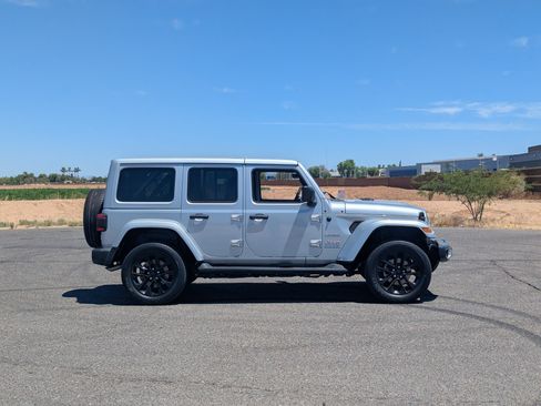 Used 2023 Jeep Wrangler Unlimited Sahara AWD/4WD image 2