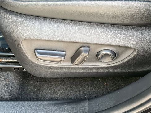 Used 2024 Toyota Highlander XLE image 22