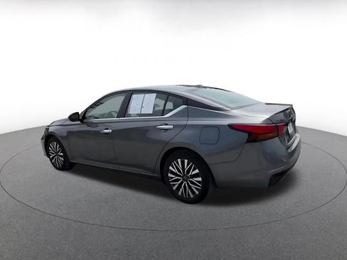 Used 2025 Nissan Altima 2.5 SV FWD image 9