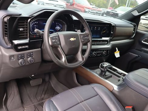 Used 2023 Chevrolet Silverado 1500 High Country w/ High Country Premium Package AWD/4WD image 5