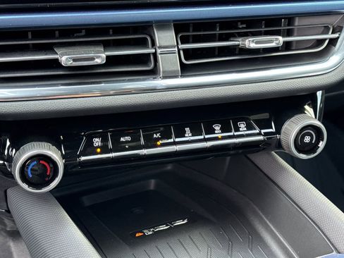 New 2026 Chevrolet Equinox EV LT image 20