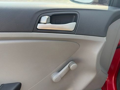 Used 2012 Hyundai Accent GLS FWD image 25