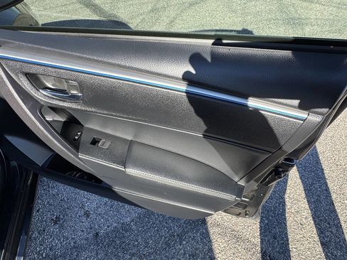 Used 2015 Toyota Corolla LE image 16