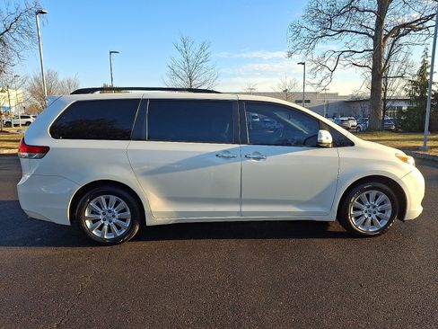 Used 2014 Toyota Sienna Limited image 7