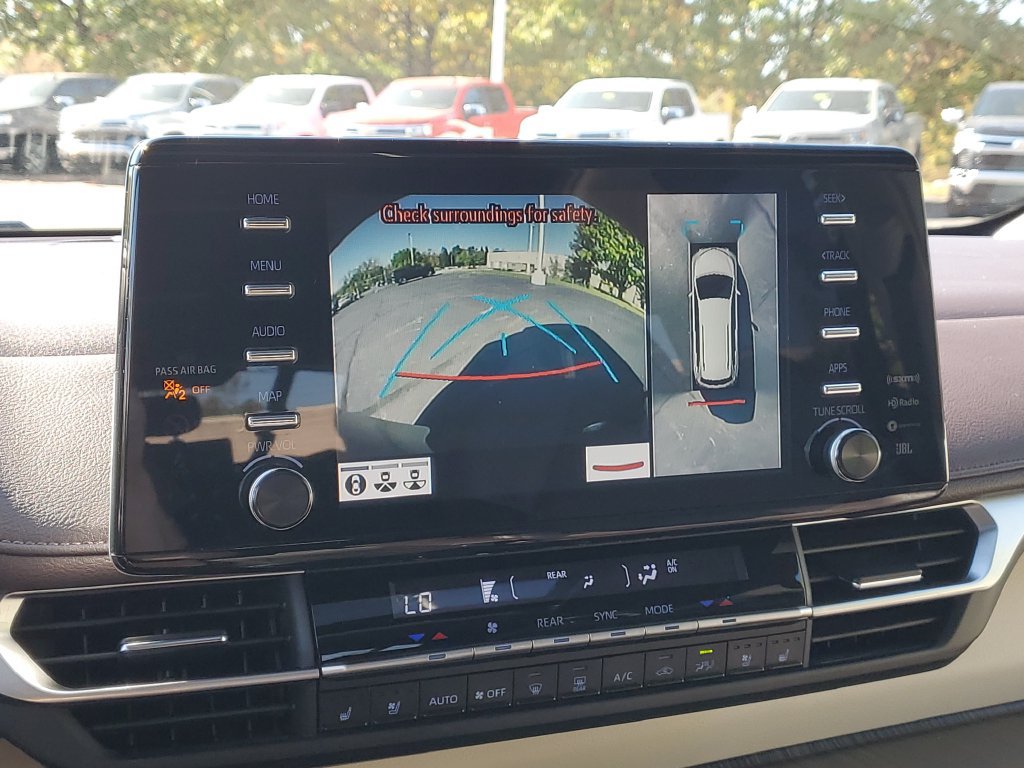 Used 2022 Toyota Sienna Platinum AWD/4WD image 16