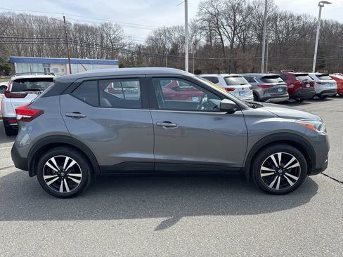 Used 2018 Nissan Kicks SV image 8