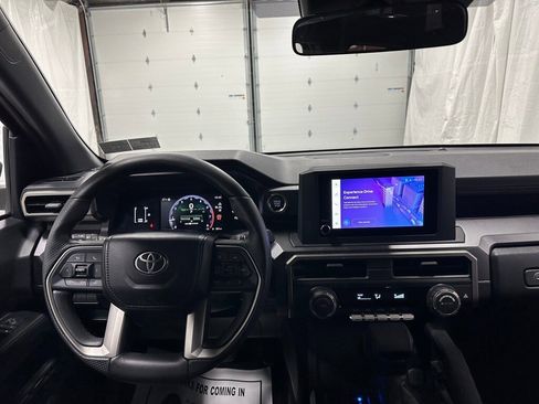 Used 2025 Toyota 4Runner SR5 image 17