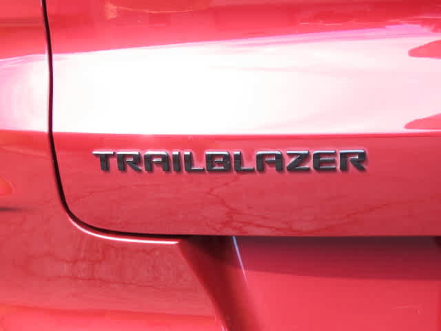 Used 2022 Chevrolet TrailBlazer RS w/ Sun and Liftgate Package FWD image 7
