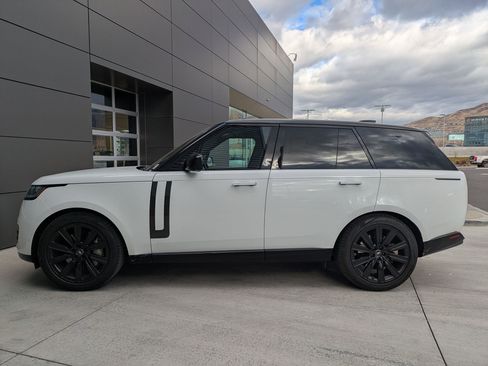 Certified 2023 Land Rover Range Rover SE image 11