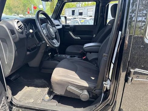 Used 2015 Jeep Wrangler Unlimited Sahara w/ Connectivity Group AWD/4WD image 20
