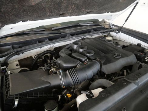 Used 2019 Toyota 4Runner TRD Off-Road AWD/4WD image 11