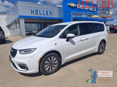 Used 2023 Chrysler Pacifica Touring-L