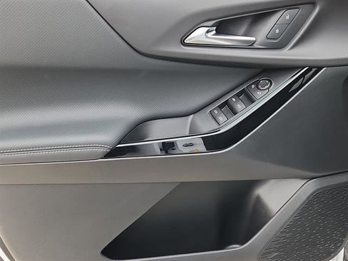 Used 2025 Chevrolet Equinox LT image 7