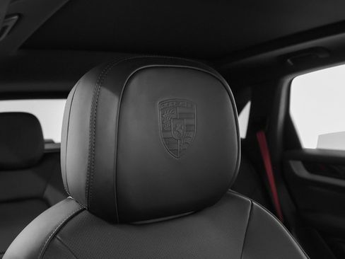 Certified 2025 Porsche Cayenne E-Hybrid image 24