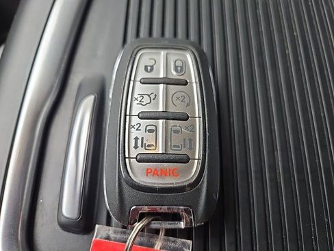 Used 2024 Chrysler Pacifica Touring-L image 99