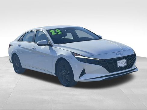 Used 2023 Hyundai Elantra SEL image 3