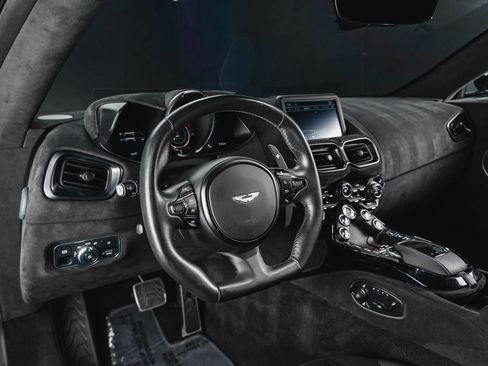 Used 2021 Aston Martin V8 Vantage Coupe image 36