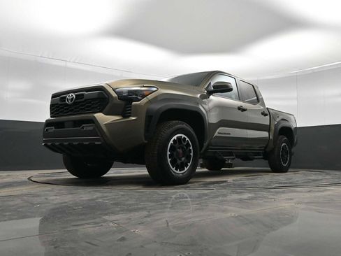 Used 2024 Toyota Tacoma TRD Off-Road image 33