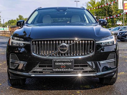 Used 2023 Volvo XC60 T8 Core image 2