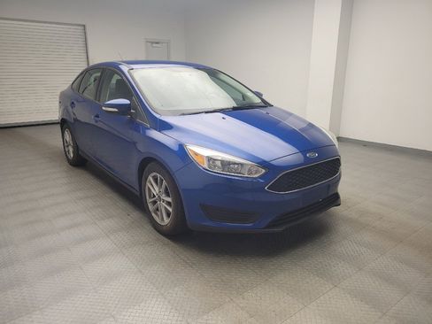 Used 2018 Ford Focus SE w/ Cold Weather Package FWD image 13