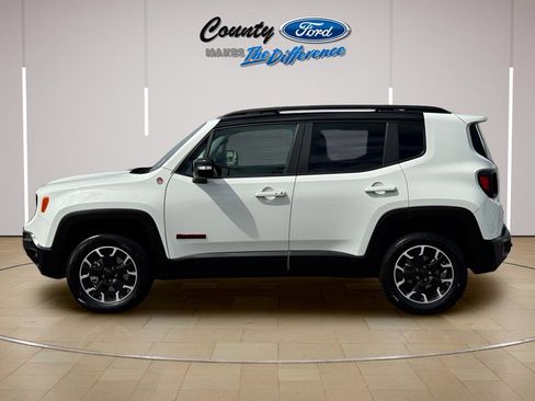 Used 2023 Jeep Renegade Trailhawk image 3