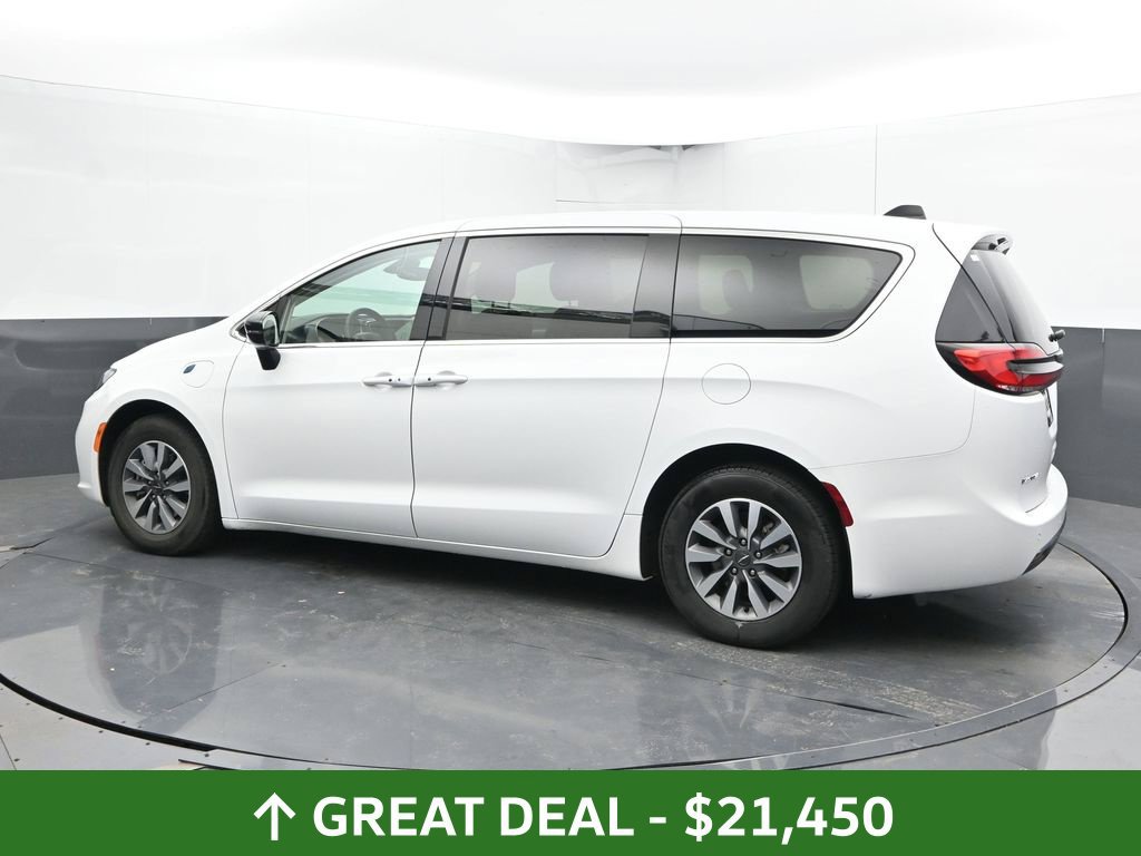 Used 2024 Chrysler Pacifica Limited FWD image 11