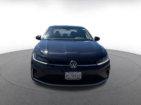 Used 2025 Volkswagen Jetta SE image 4