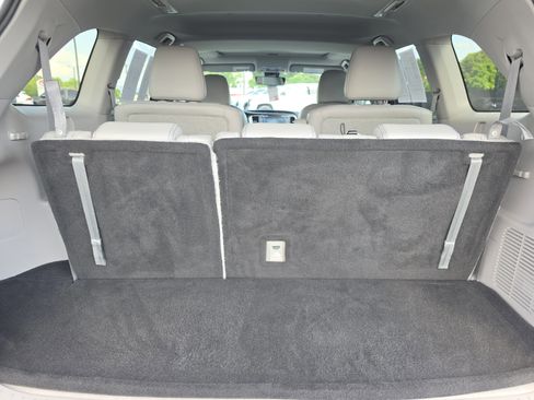 Certified 2018 Toyota Highlander XLE FWD image 12