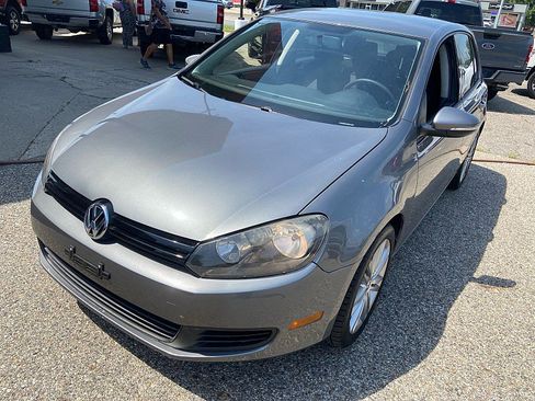 Used 2011 Volkswagen Golf 4-Door FWD image 8