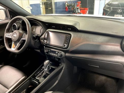 Used 2023 Nissan Kicks SR w/ SR Premium Package FWD image 14
