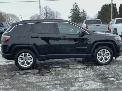 Used 2025 Jeep Compass Latitude w/ Convenience Group image 9