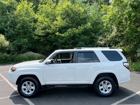 Used 2019 Toyota 4Runner SR5 Premium AWD/4WD image 2