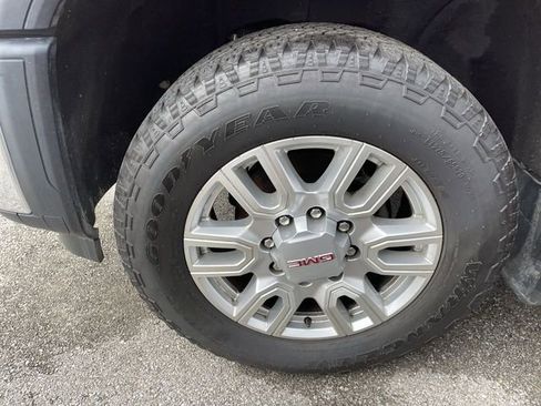 Used 2024 GMC Sierra 2500 SLE w/ SLE Value Package; AWD/4WD image 2
