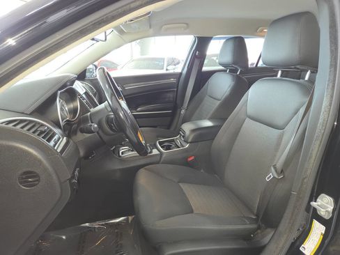 Used 2022 Chrysler 300 Touring w/ Sport Appearance Package RWD image 18