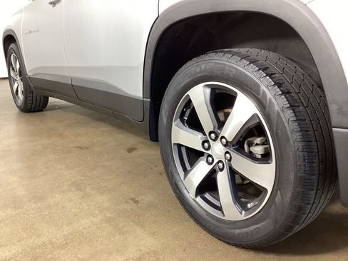 Used 2019 Chevrolet Traverse LT w/ LT Premium Package FWD image 13